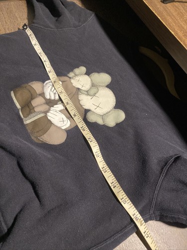 Kaws X Uniqlo Kids 130 Sweater Unisex 7y - 10y Black - Picture 4 of 16