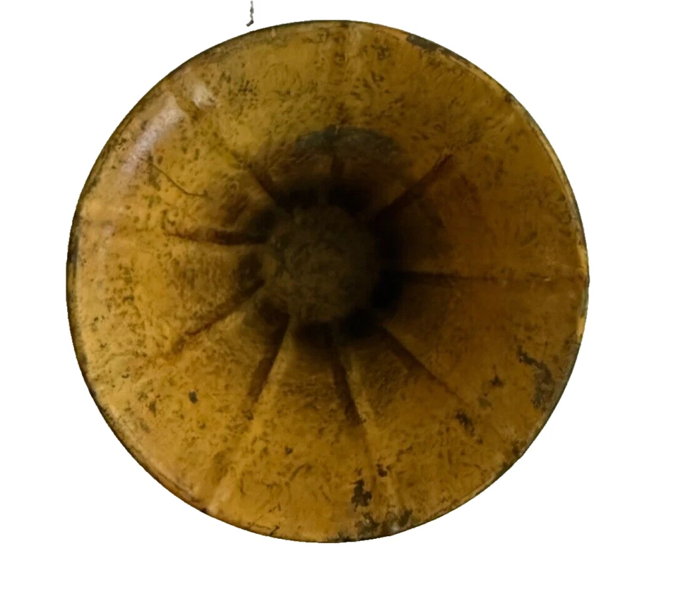 Jarrón Pedestal Metal Acanalado Superior Mostaza y Negro Acabado Especificado Hecho para parecer envejecido Foto 4 de 4