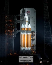 DELTA IV ROCKET WITH ORION SPACECRAFT MOUNTED ATOP - 8X10 NASA PHOTO (BB-156)