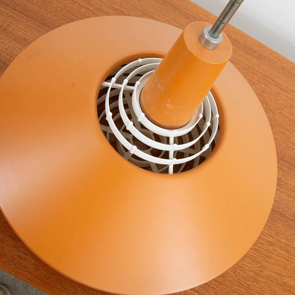 Lámpara colgante solar Nordisk moderna de mediados de siglo colgante de metal naranja Foto 4 de 4