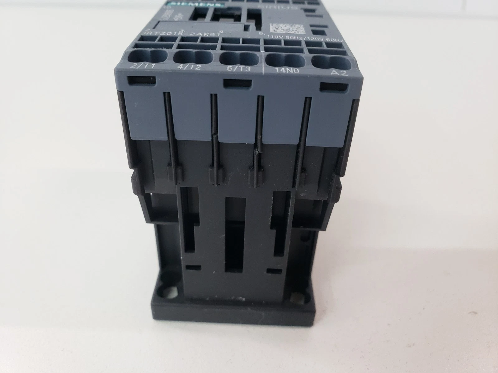 Takeout - Siemens 3RT2015-2AK61 Contactor - thumbnail 2