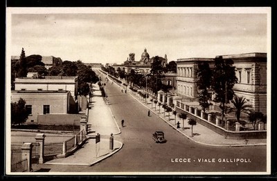Ansichtskarte Lecce, Viale Gallipoli con edifici storici e auto d´epoca 