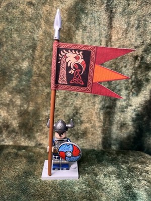 1x 54mm MINI Dark Ages VIKING + 1x Flag Banner on original LEGO Flagpole + Base