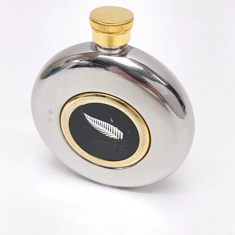 New Zealand All Blacks Whisky Bourbon Frasco Acero Inoxidable 5oz. Tamaño divertido Foto 4 de 4