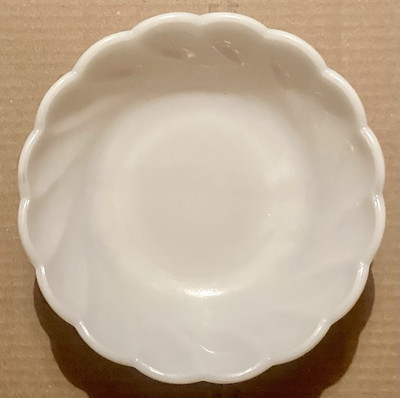 MILK GLASS VINTAGE WHITE ROUND VEGETABLE BOWL SWIRL DESIGN