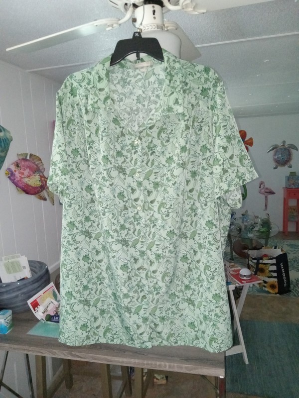 Woman Within Button Up Shirt Size 2X Green Floral Short Sleeve Collared. NWOT 