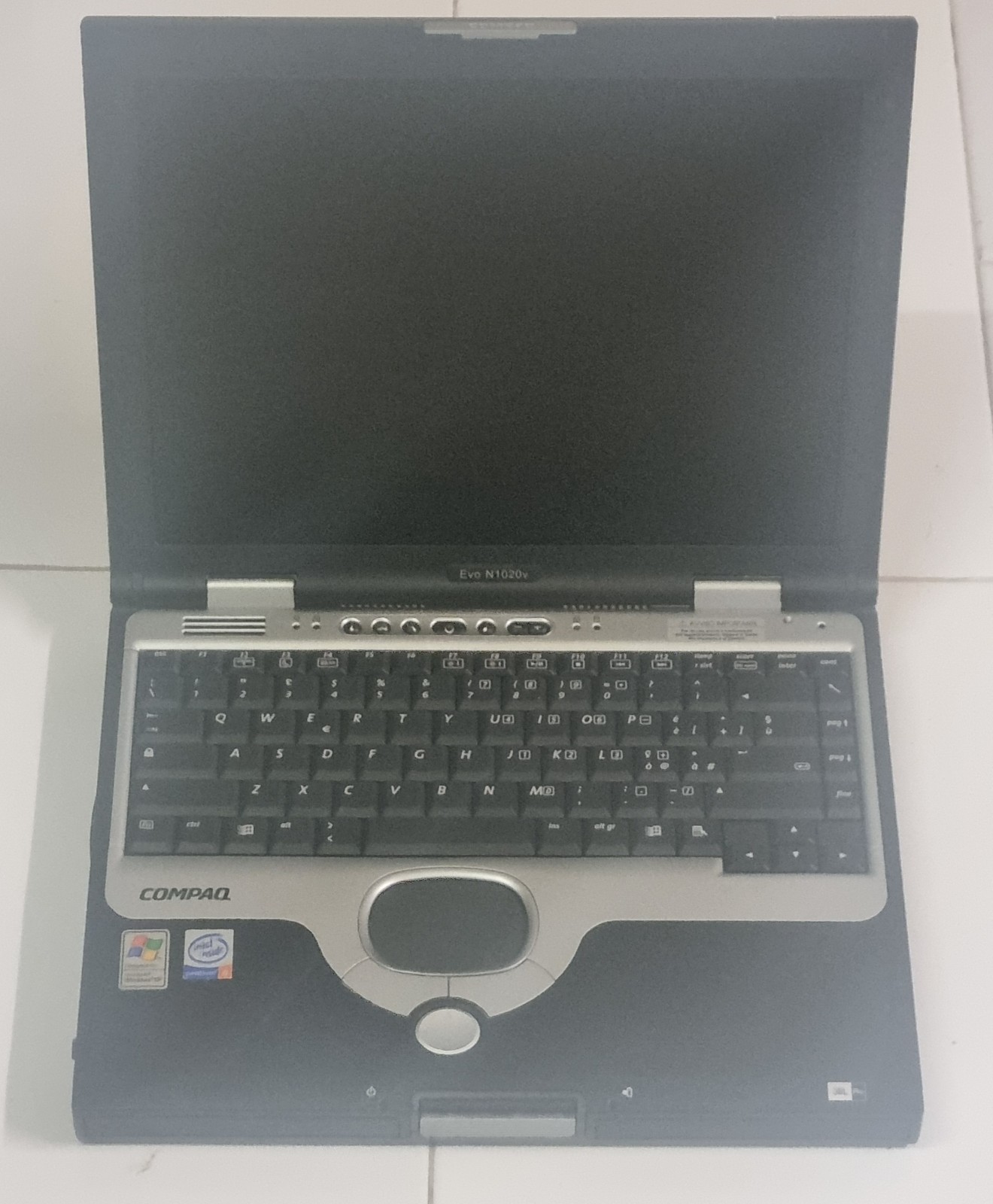 Compaq Evo N1020v - MultiBoot 6x OS - SSD 128GB - Intel 2.4GHz / 1GB RAM / Wi-Fi