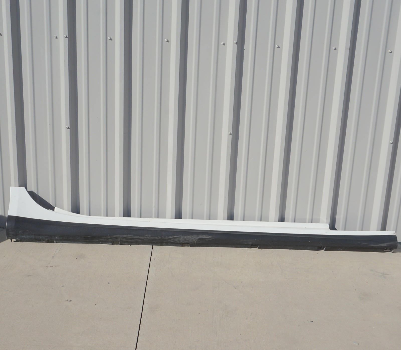 2014 - 2019 Maserati Ghibli Right Side Rocker Skirt Molding Trim Panel White OEM