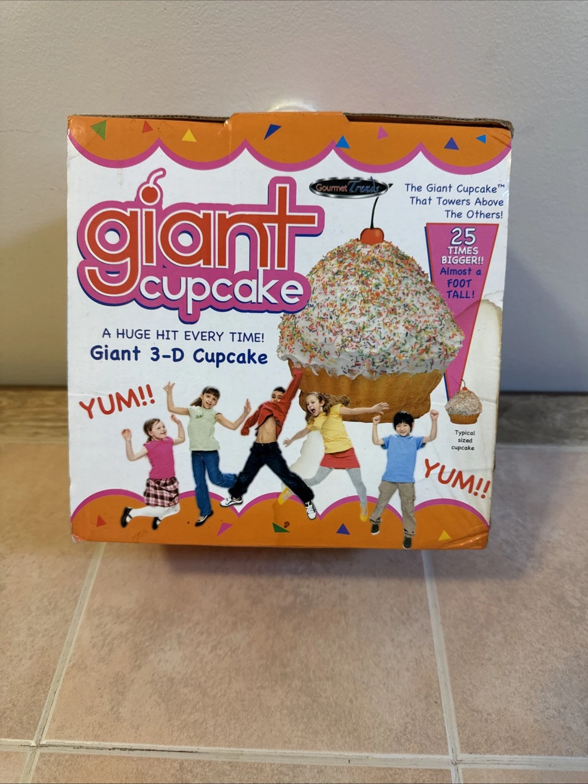 Gourmet Trends GIANT 3-D CUPCAKE Silicone Mold 3 Piece Bake Set - 25x BIGGER!NEW