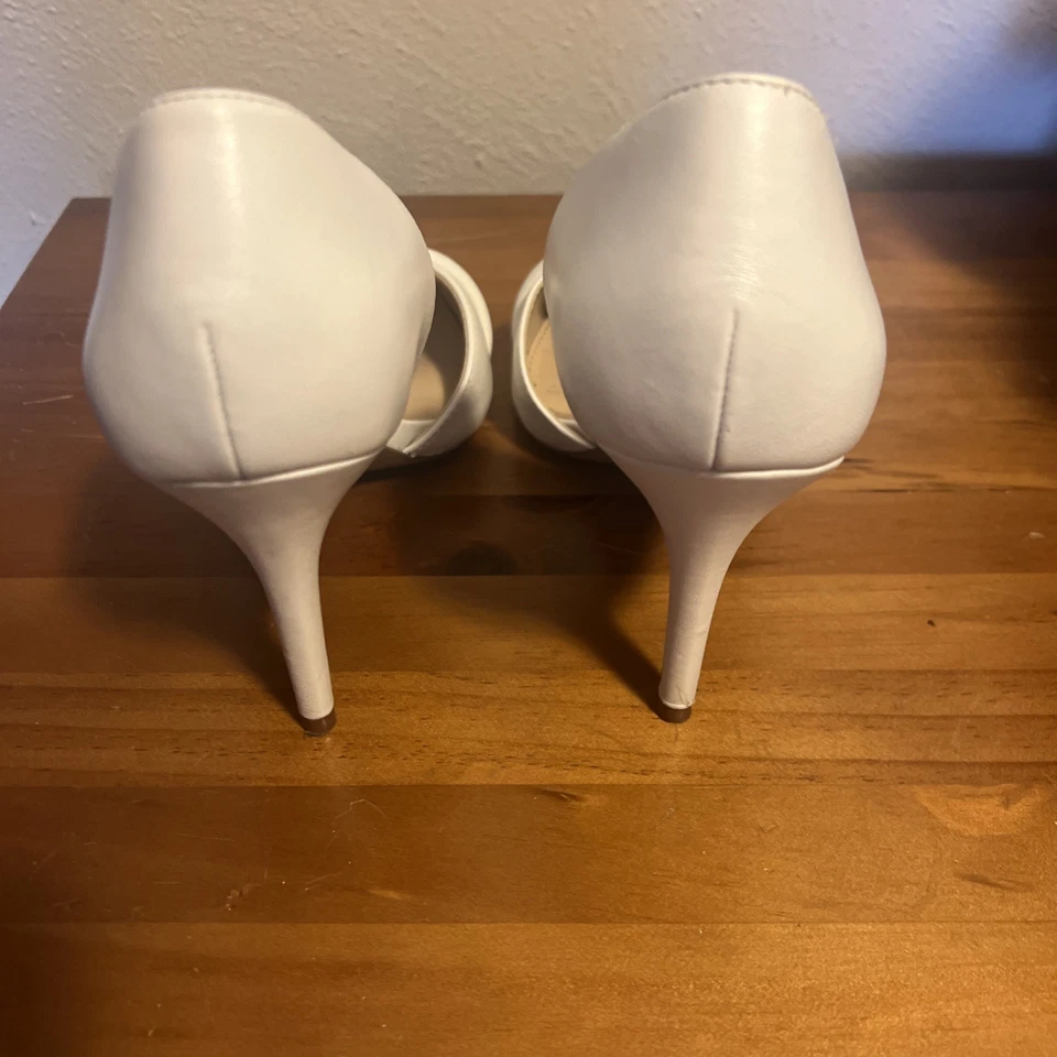 Vince Camuto “Delila” Pumps Ivory Size 7 Medium  - Image 4 of 4