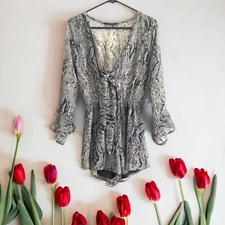 Audrey 3 + 1 Grey And Blue Romper Size S