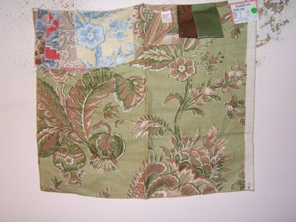 Brunschwig & Fils, estampado de lino Roxelana, floral, remanente, color beige sobre verde Foto 2 de 2