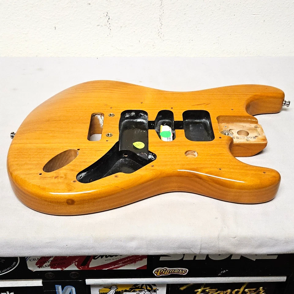 Fender American Deluxe Stratocaster 2007 cuerpo de aliso ámbar - guitarra Strat EE. UU. Foto 3 de 4