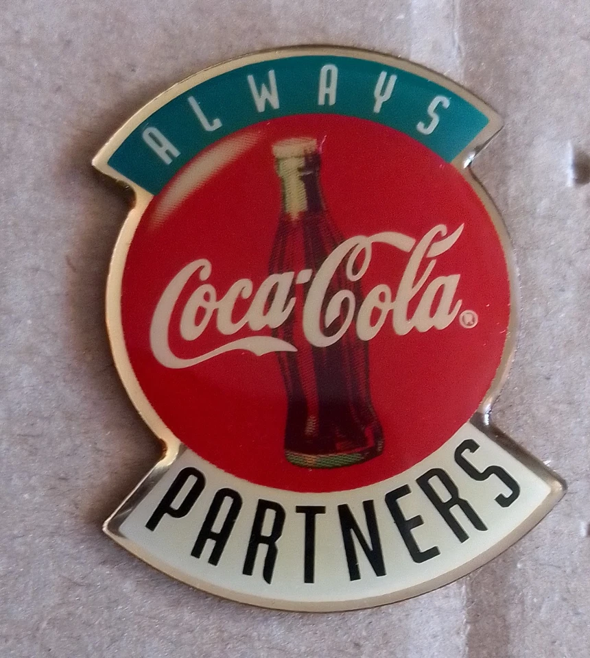 Coca-Cola Pin/Anstecknadel „Always Coca-Cola Partners“ Flaschenmotiv - Bild 1 von 1