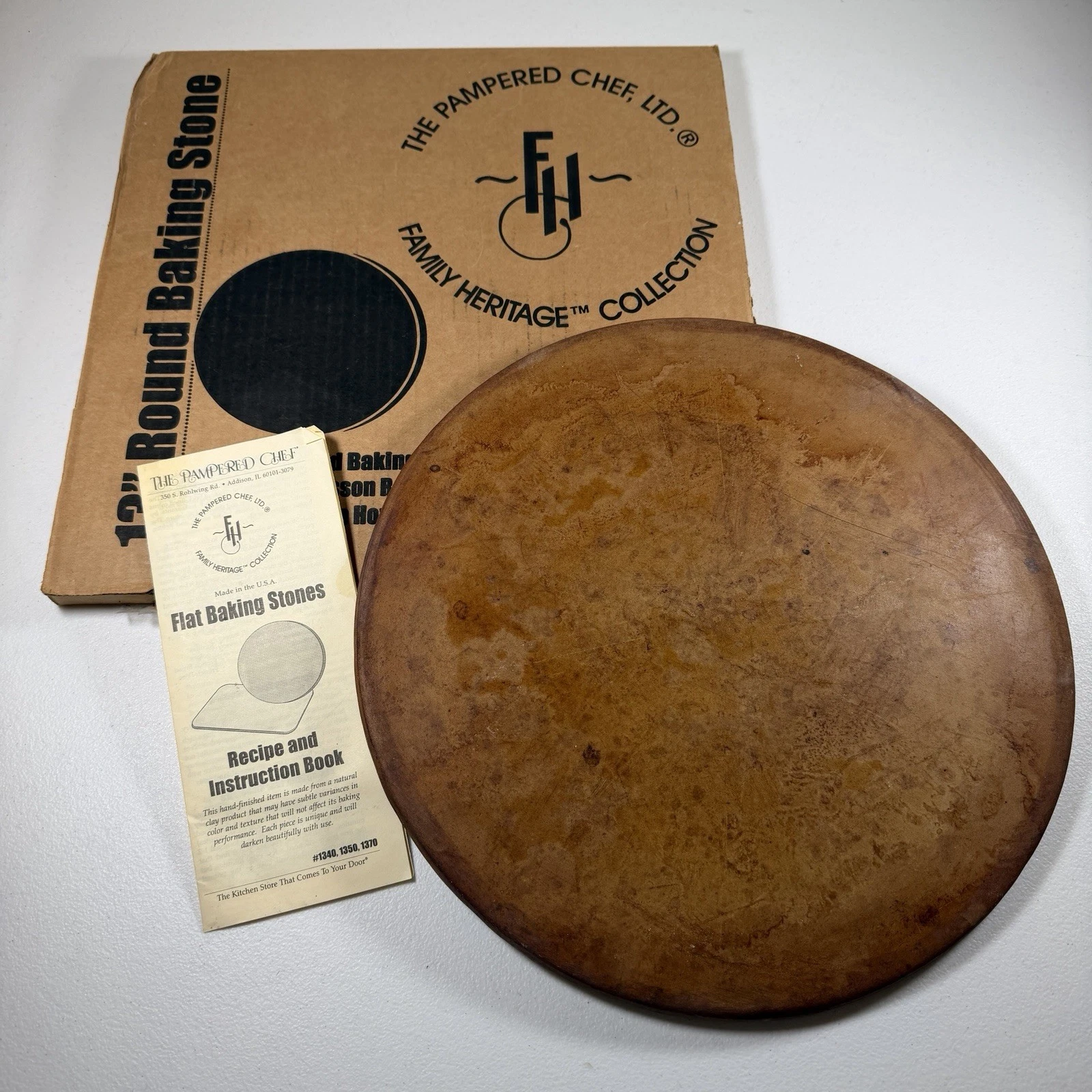 Pampered Chef 13" Round Baking Stone, #1340 w/ Instructions & Scraper, Pizza