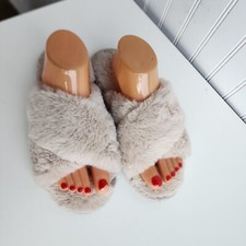Rachel Roy fluffy Faux Fur Crossover Slippers Women's Beige M 7-8