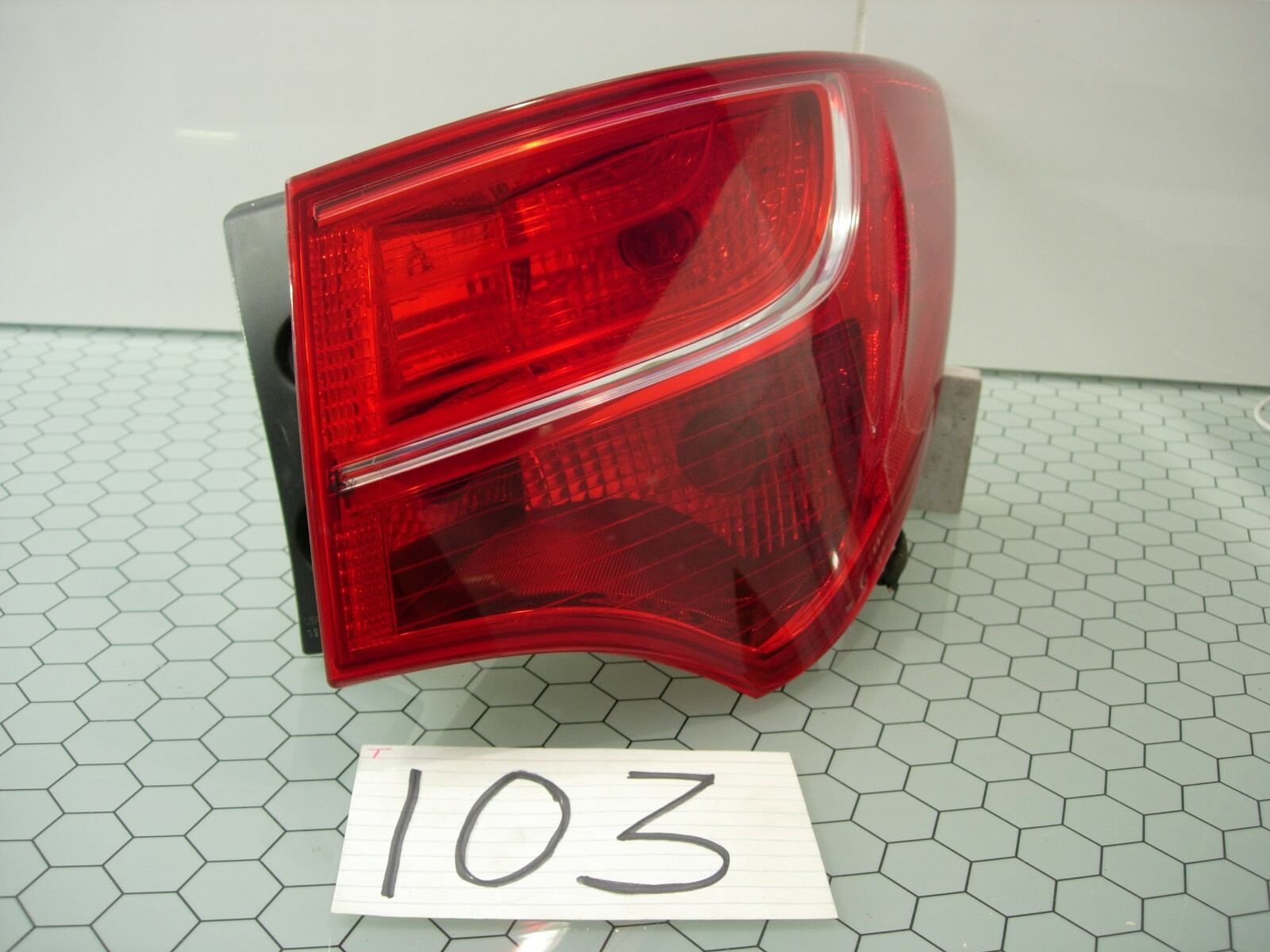 13 - 16 HYUNDAI SANTA FE PASSENGER Side Tail Light Used Rear Lamp #103-T
