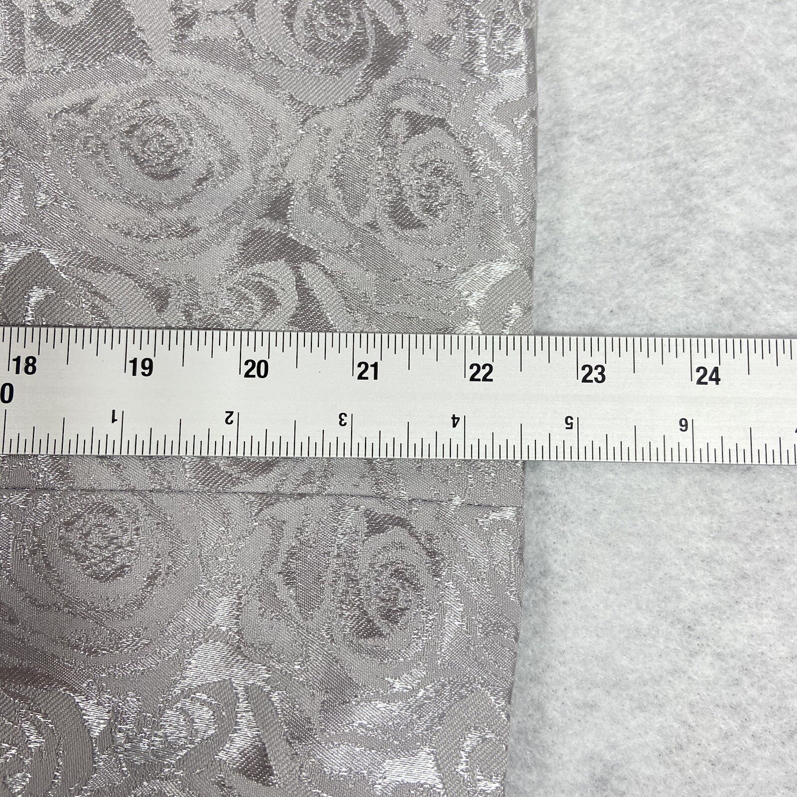 Le Suit 2PC Skirt Suit Women’s 8 Silver Double Breast Quilted Bow Shiny