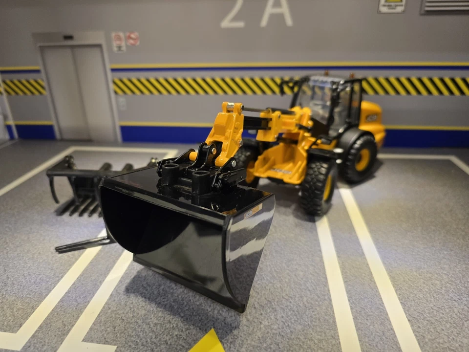 1:32 JCB TM420 Telescopic Wheel Loader Scale Britains Farm Model 43231 Agri - Image 4 of 4