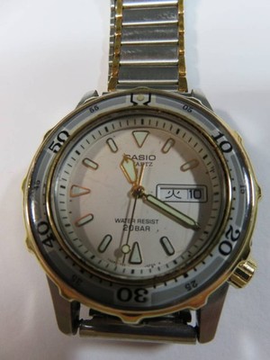 CASIO MD-715 Quartz Taucheruhr 20 Bar Water Resistant Stainless Band