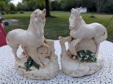Chevaux en céramique vintage MCM - Lot de (2) sculptures de chevaux - Serre-livres possibles (?)
