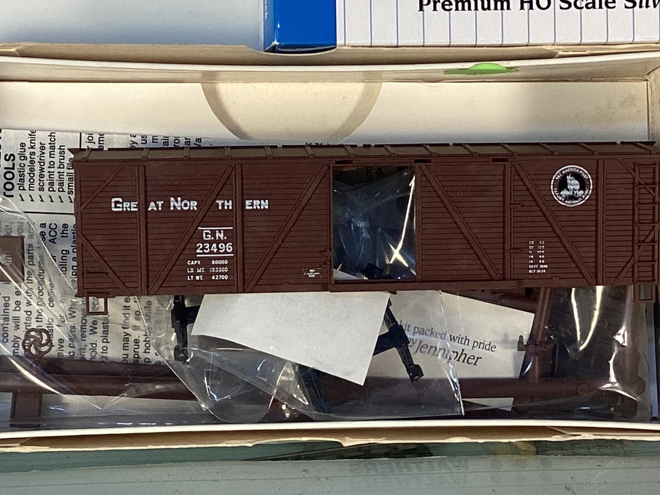 HO Lot /3 Upper MidWest Railroads: GN Gond., GN Box & BN Caboose - Image 2 of 4