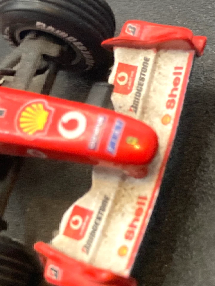 Modelo de exhibición Hot Wheels 1:43 Ferrari F2003-GA Michael Schumacher - 10 cm Foto 3 de 4