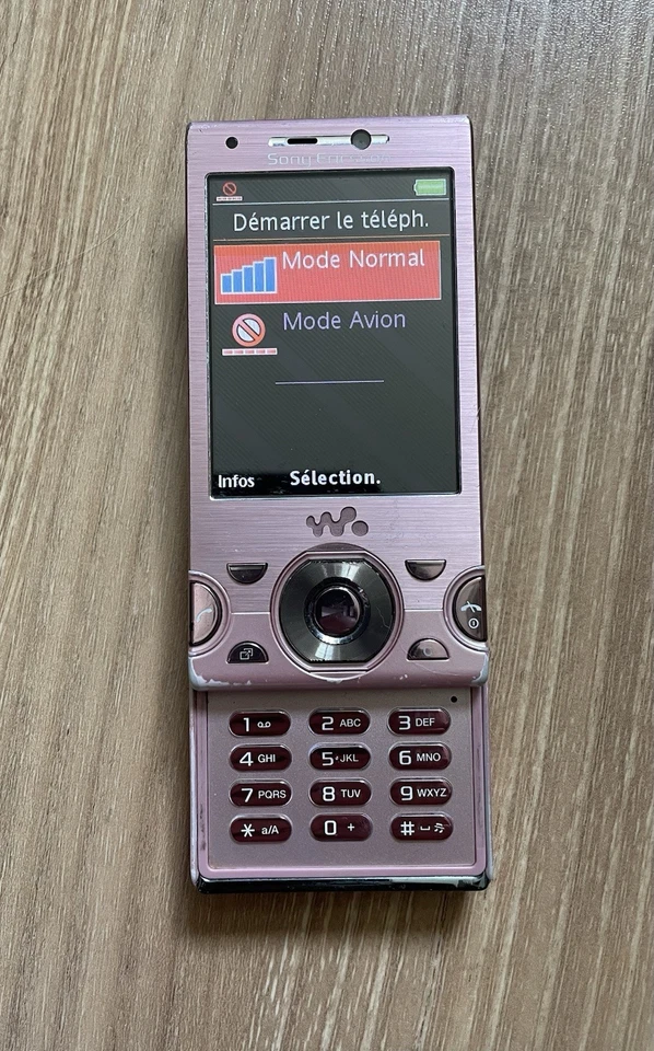 Téléphone Mobile Sony Ericsson Walkman W995 Rose Rare Collector Bon État - Photo 1/2