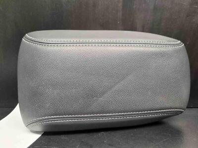   2019 TOYOTA COROLLA CONSOLE LID OEM