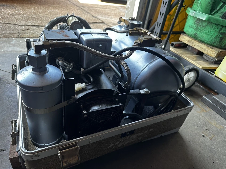 Air Techniques Oil-Less Compresso-Dri Model M5A 115V Dental Air Compressor - Image 3 of 4