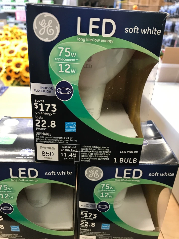GE LED Bulb [3 pack] 96847 12W/75W Soft White Dimmable Indoor Floodlight - Image 2 of 4