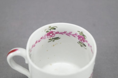 British Hand Painted Pink Rose & Floral Porcelain Coffee Can Circa 1810 - 1815 - Picture 6 of 8