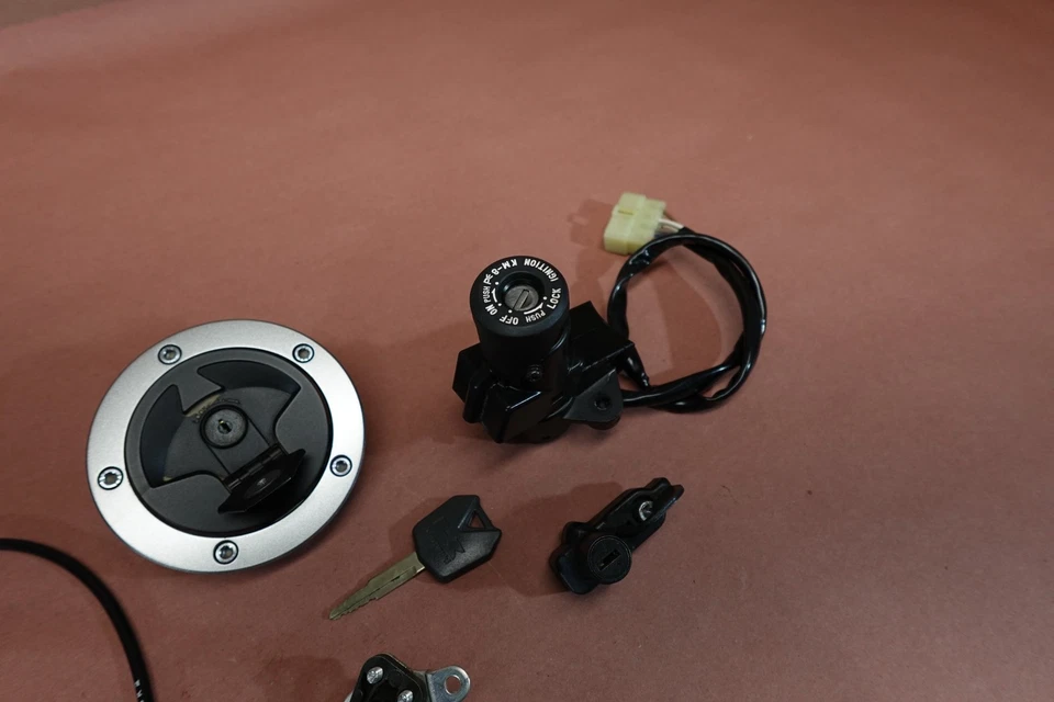 Juego de llaves de encendido Kawasaki Ninja ZX1400 ZX14R 2006-2011 tapa de gasolina Foto 3 de 4