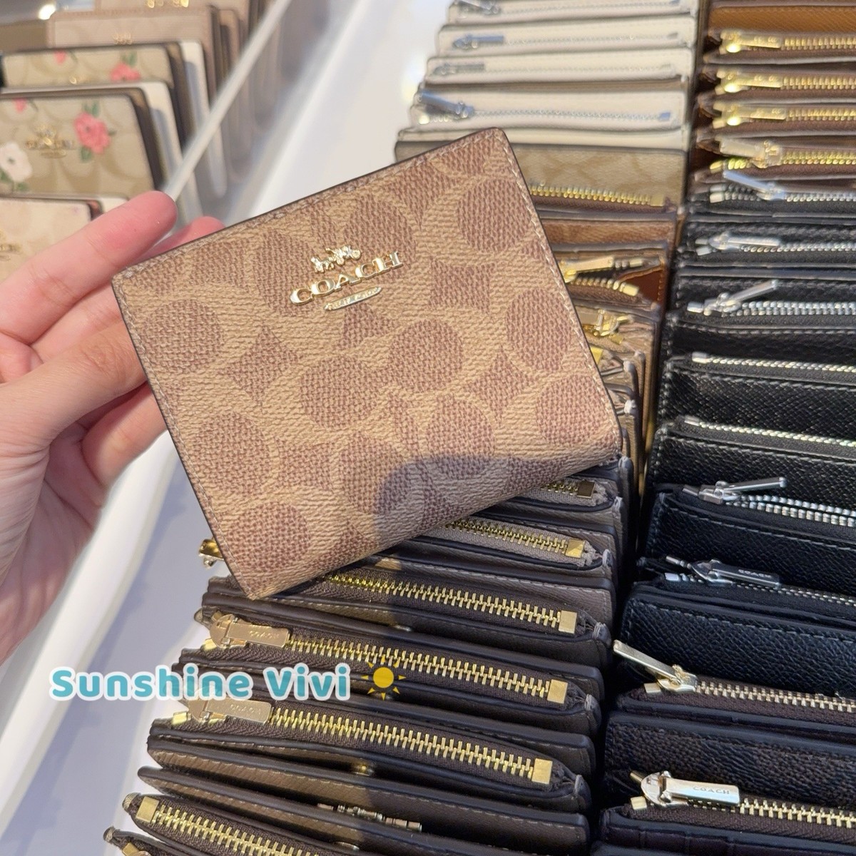 ナムコット ウォレット NWT Coach Snap Wallet CW789 Signature Canvas w/C Charm Gold/Tan
