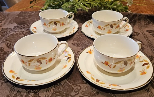 Set of 4 Vintage Hall Jewel Tea Autumn Leaf Cups & Saucers