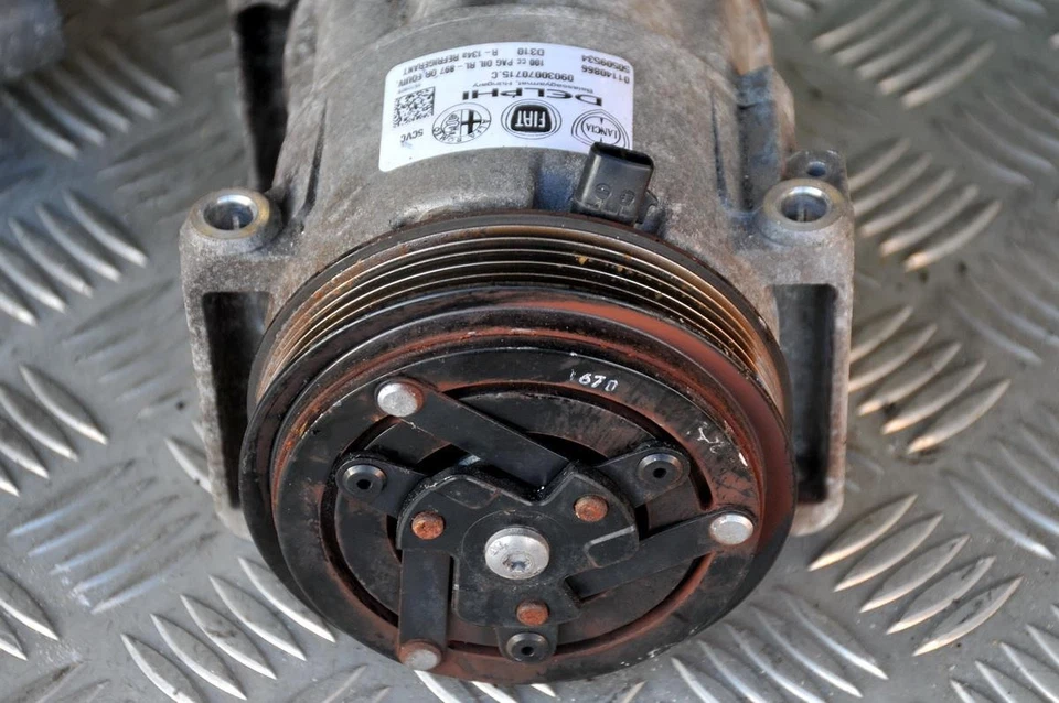 Alfa Romeo Giulietta 1.4TB aircon compressor / A/C pump Delphi 50509534 - Image 2 of 3