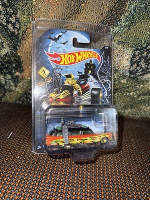 Hot Wheels 2014 Happy Halloween Ghostbusters Ecto-1  Rare