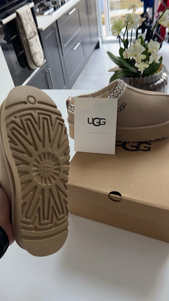 UGG Australia Women's Slippers Size 6 Beige Colour - Image 2 of 4