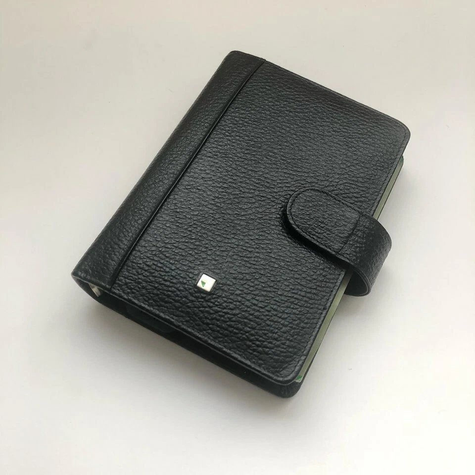 Megatimer Ringmappe Scot Passport, genarbtes Buffalo-Leder, schwarz