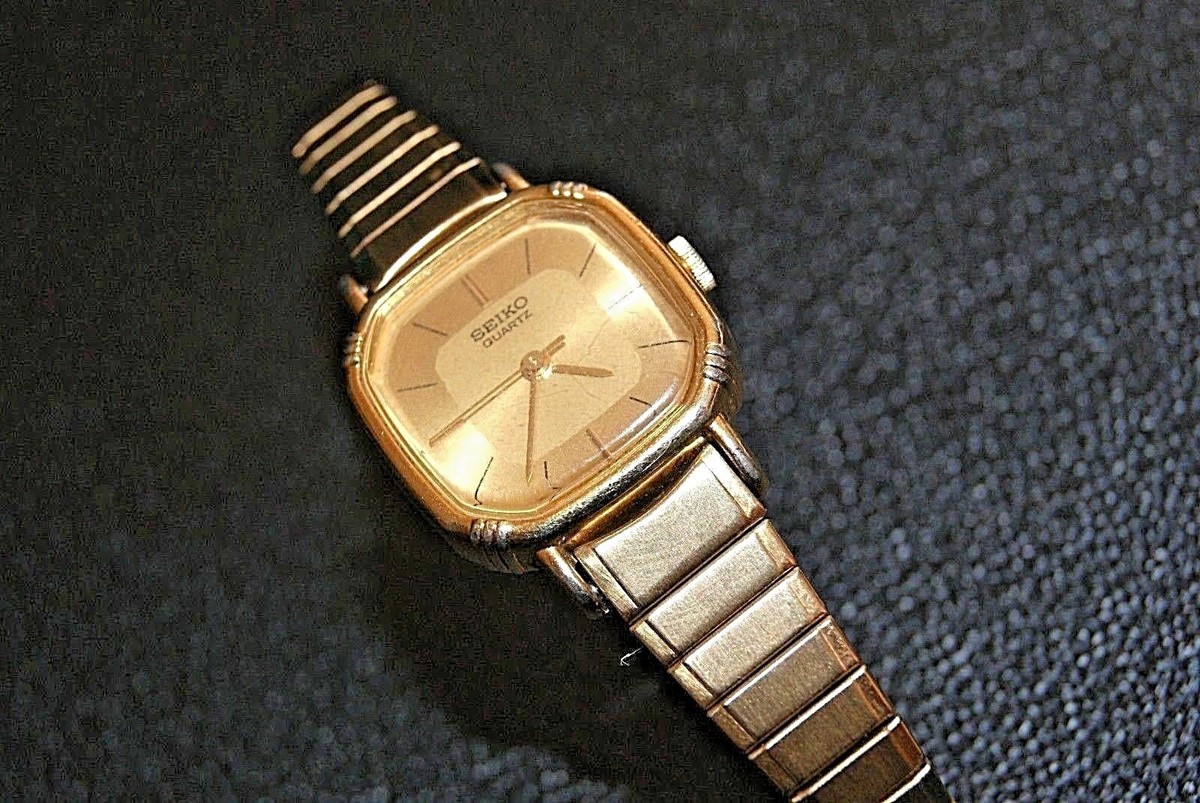 Montre Femme Vintage Seiko Quartz En Or - Boîtier Acier, Bracelet Extensible - Occasion
