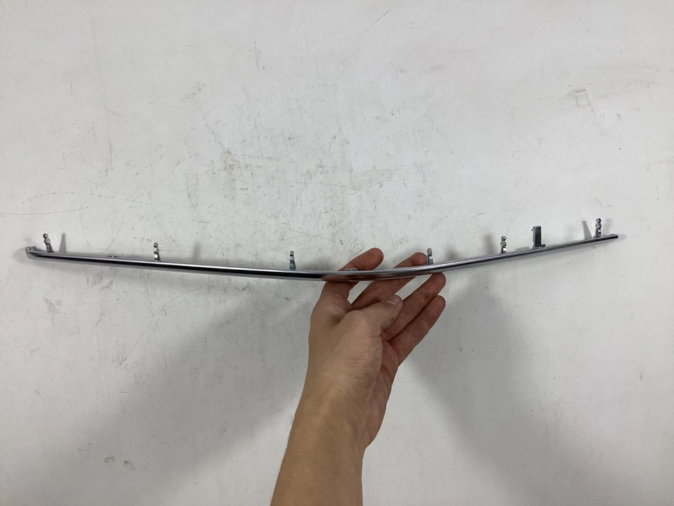 Tira de reposabrazos de puerta derecha Mercedes-Benz CLA250 2014-2019 A1767201022 OEM. Foto 4 de 4