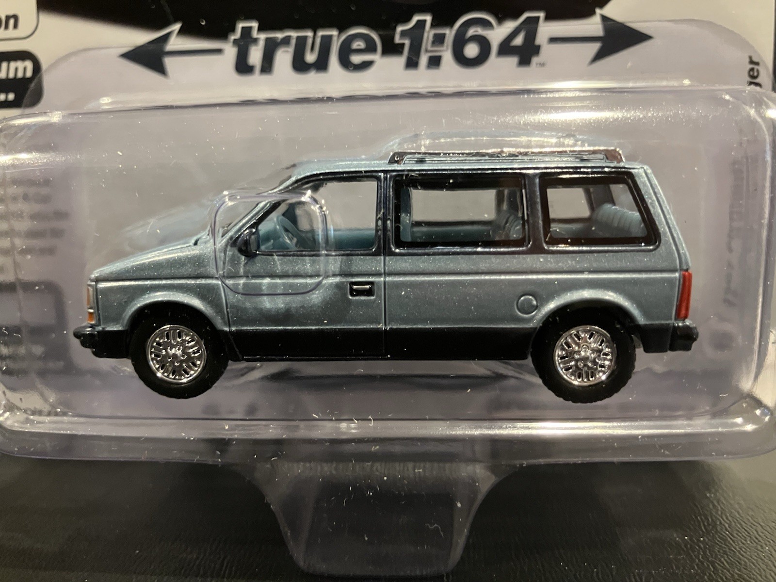 (2) Auto World 1987 Plymouth Voyager MiniVan Ice Blue / Lt Cream RARE thumbnail 2