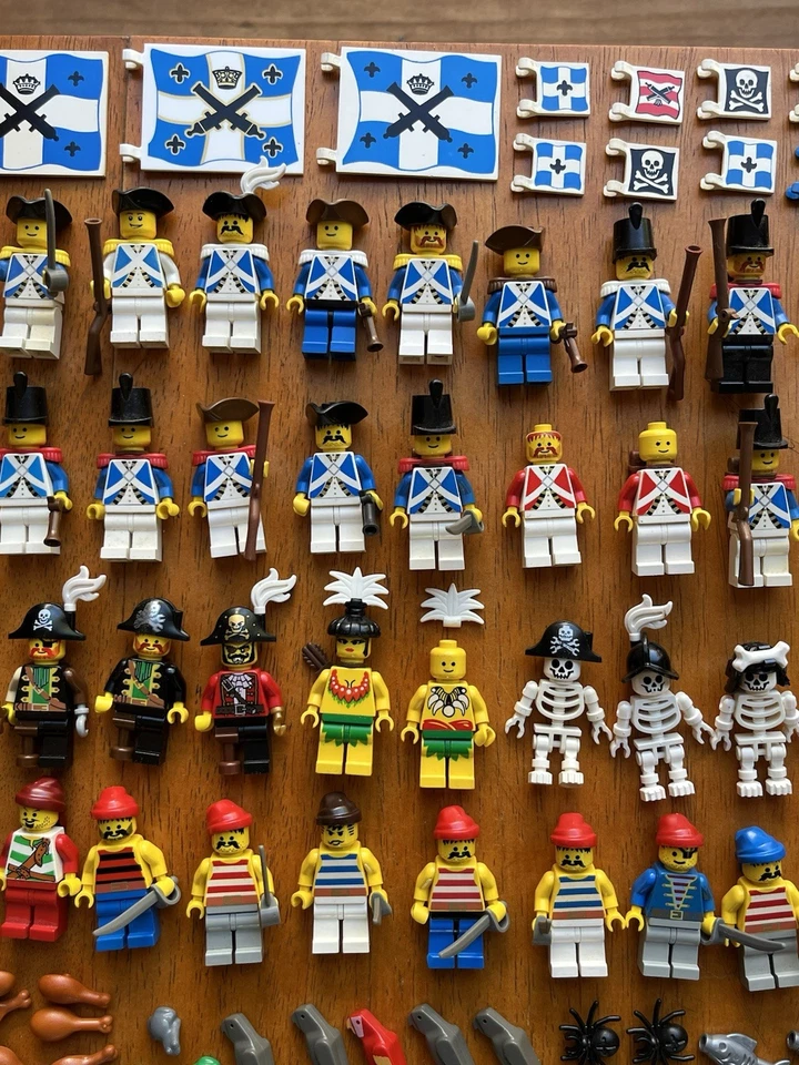 LOT 60 Vintage Lego Imperial Bandits, Soldiers Minifigures PIRATES w/Chest - Image 3 of 4