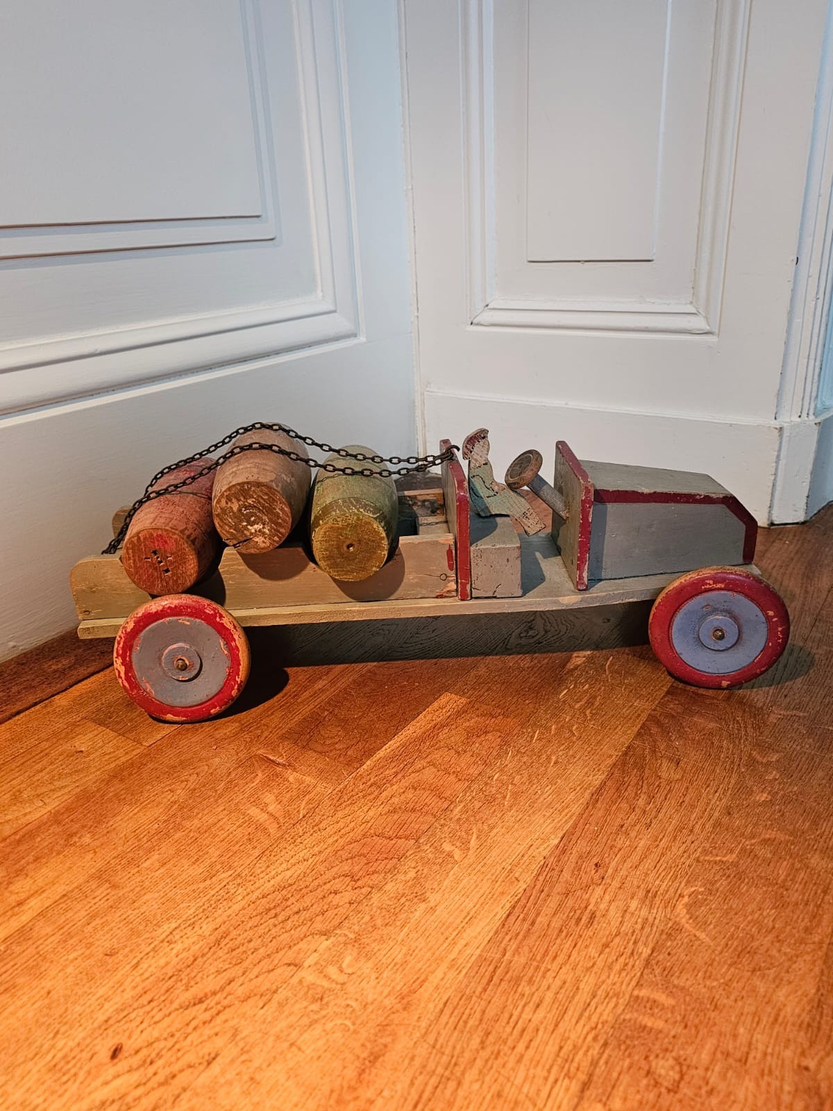 Antiguo coche de juguete de madera camión antiguo con barriles cerveza/vino? España / Alemania