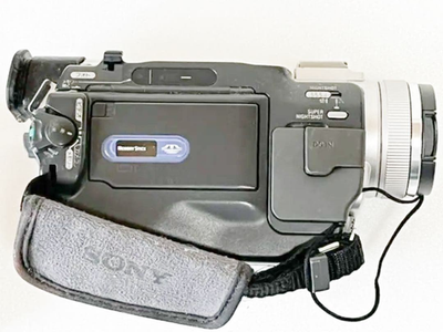 SONY DCR-TRV20 Digital Video Camera Recorder Handycam miniDV Super