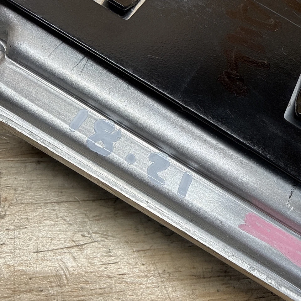 2000-2004 Audi TT 1.8L ECU Engine Control Module Auto Trans 8E0907411H OEM Foto 3 de 4