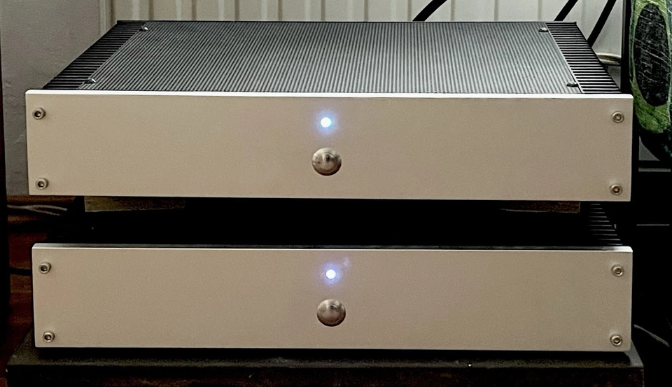 Valvet A3 Class A High End Monoblöcke mit Original Bedienungsanleitung Top - Bild 2 von 4