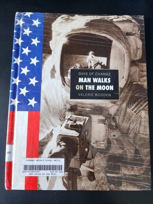 Days of Change: Man Walks on the Moon by Valerie Bodden