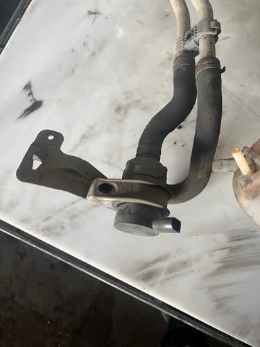 VW T5 TRANSPORTER 2007 1.9 TDI COOLANT HOSES AND RESERVOIR - Picture 9 of 9