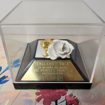 Princess Diana Englands Rose brooch white & Gold rose pin in display case